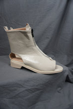 Load image into Gallery viewer, the Nowra Sandal
